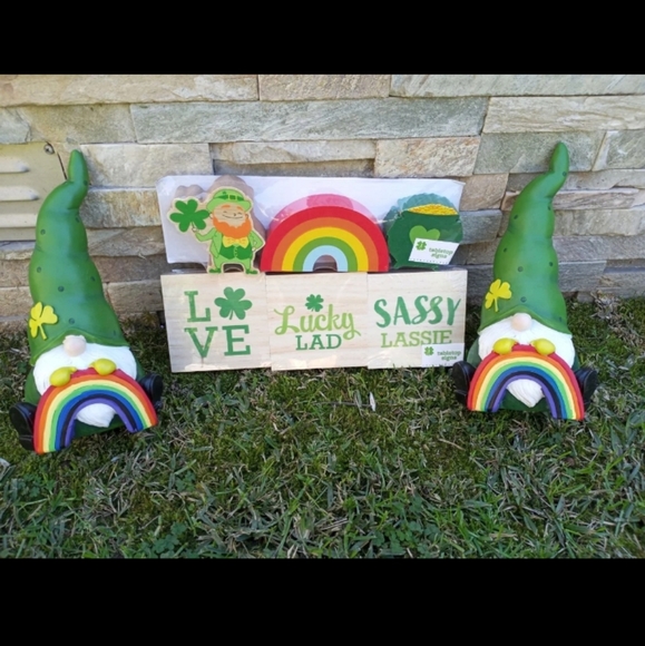 St.Patricks Table Top Decor - Picture 2 of 4